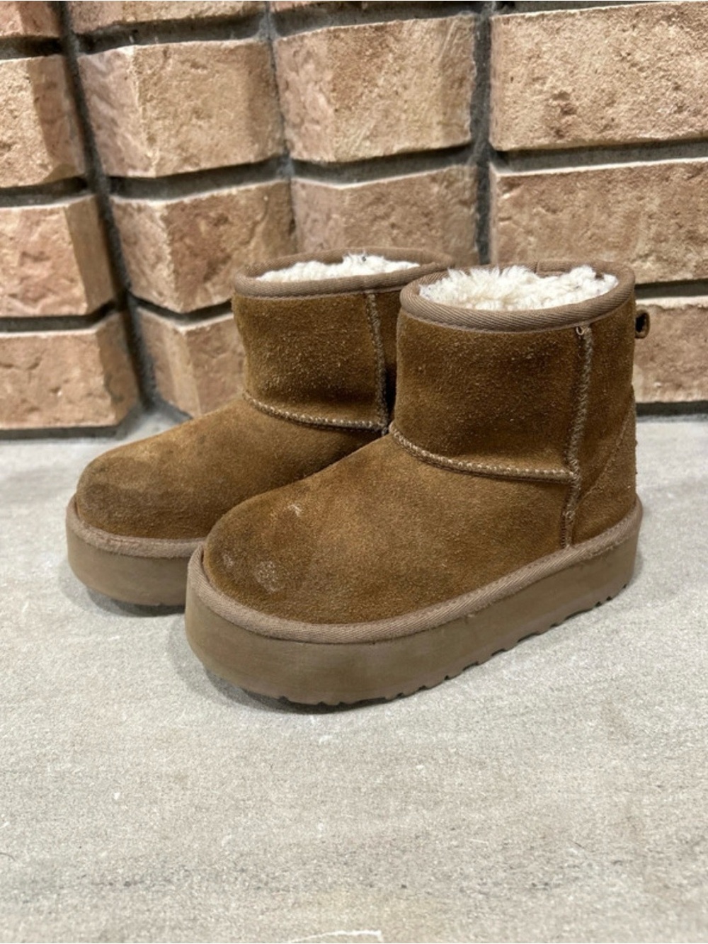 UGG Classic Mini Platform Boots Chestnut S/N 1143700K Kids size 13